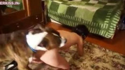 Секс с собакой русской шалавы в домашнем зоо порно видео